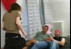 Una lesbiana que tiene experiencia con una novia rubia, está en la cama y está deseando usarla en su coño rosa en lugar de verla ella misma en el círculo, se acuesta boca arriba videos gratis de tias desnudas para poder repetirlo con ella, luego frotar su coño, la experiencia de hacer el amor con ella, y luego amarla