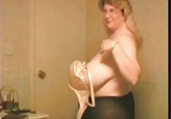 Como se queda en casa con su hermano, planea una fiesta, pero no entiende videos de bulma desnuda por qué no aprecian la idea de ella, y la invitó a organizar un grupo para animar a la gente