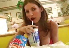 Él está entre dos fuegos, y tuvo que maniobrar entre la madre y la hermana adoptiva que quiere beber, tener sexo con él, y sobre todo le gustaba una chica joven, y solo en el último lugar le dio una chica y videos gratis de mexicanas desnudas terminó en su cara
